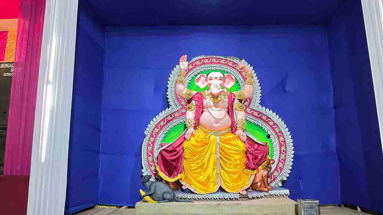 সিঙ্গুরে ১২ ফুটের গণেশ পুজো, উমাপুত্র ভক্তবৃন্দের আয়োজনে উৎসবের আবহ