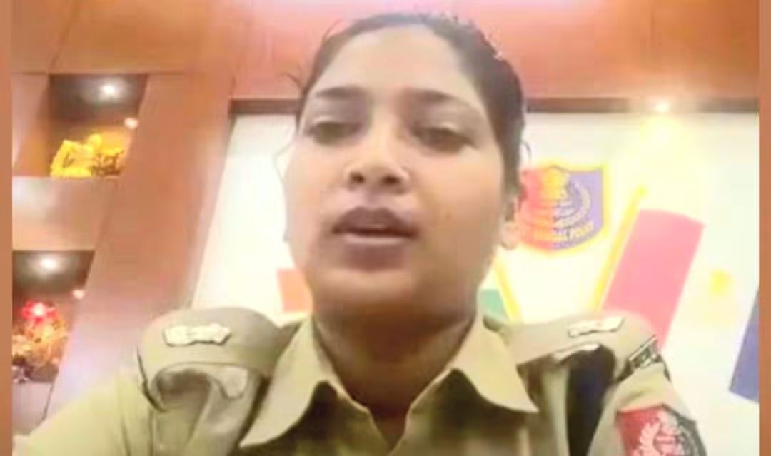 ‘আসসালামু আলাইকুম’ বিতর্কে আইপিএস বুশরা বানু বদলি, কী ঘটেছিল?